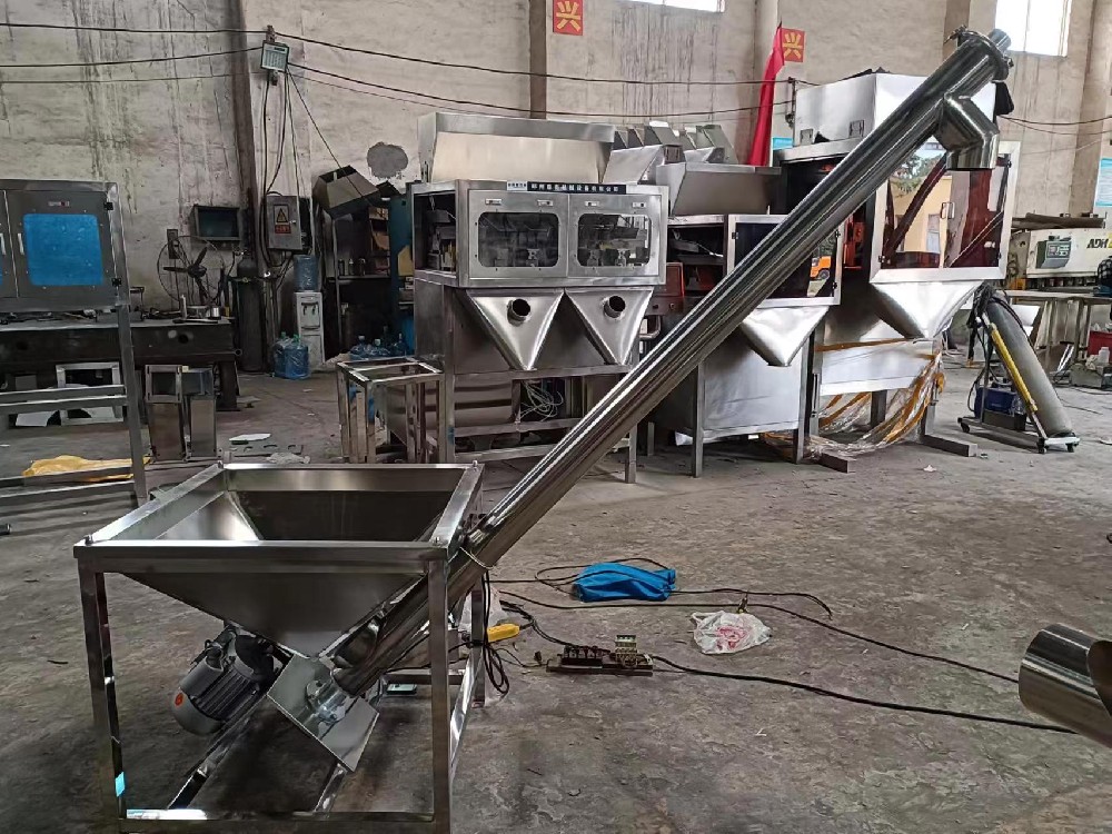 1686189126208852.jpg 小型螺旋提升機的應(yīng)用